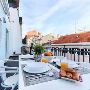 https://estrela-terrace-by-homing.hotels-lisbon-portugal.com